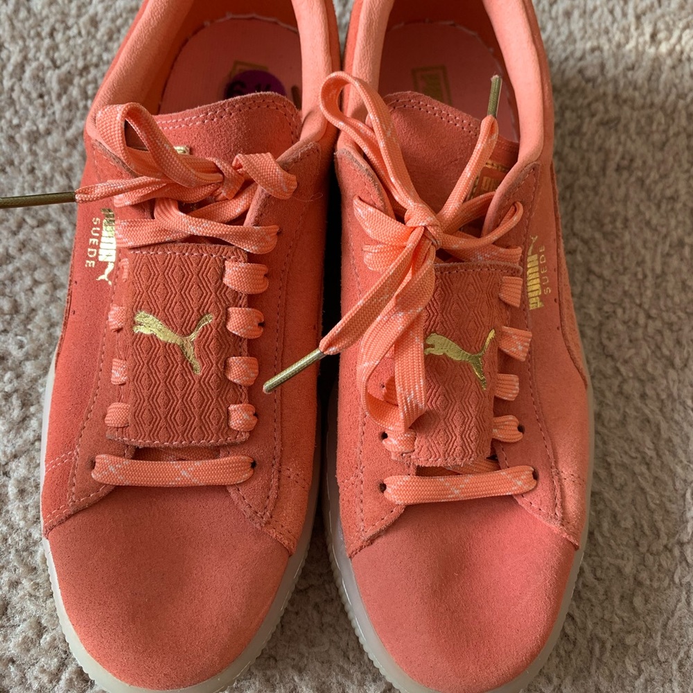 Pumas size 6.5 big kids
